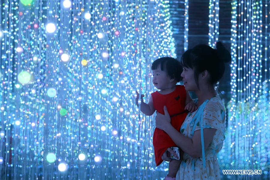 Children Visit Xiamen Science and Technology Museum During S